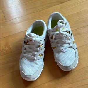 Gently worn Nike Women’s White and Gold Sneakers DM8915-102, size 8
